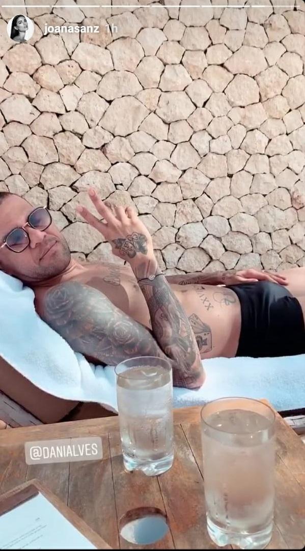 Instagram Story milik istri Dani Alves, Joana Sanz, memamerkan aktivitas liburan mereka di Bali, Indonesia. Copyright: Instagram/joanasanz