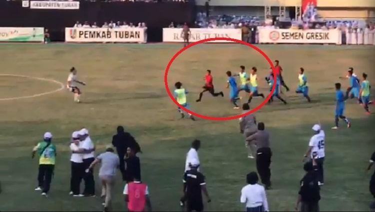 Ricuh laga final Porprov Jawa Timur 2019, wasit dikejar-kejar pemain.
