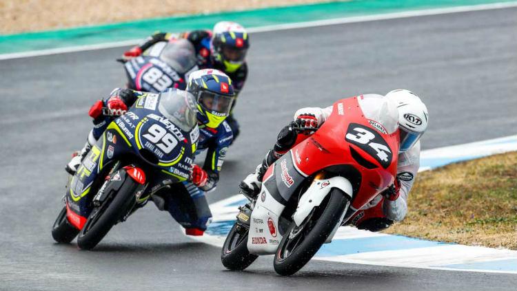 Dua pembalap asal Indonesia yaitu Mario Suryo Aji dan Dimas Ekky Pratama akan unjuk gigi di FIM CEV Moto2 dan Moto3 Catalunya 2021. - INDOSPORT