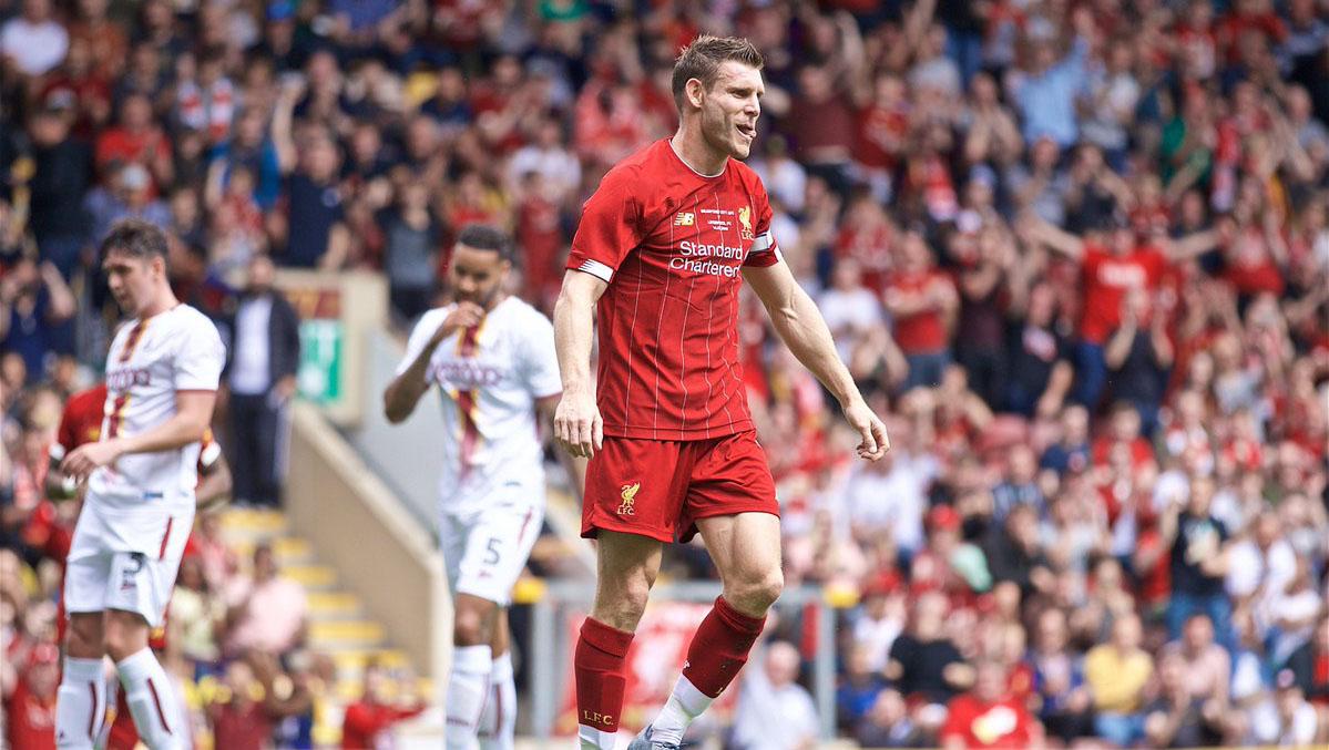 James Milner dalam laga pramusim antara Bradford City vs Liverpool, Minggu (15/07/19) WIB. Copyright: Twitter @LFC