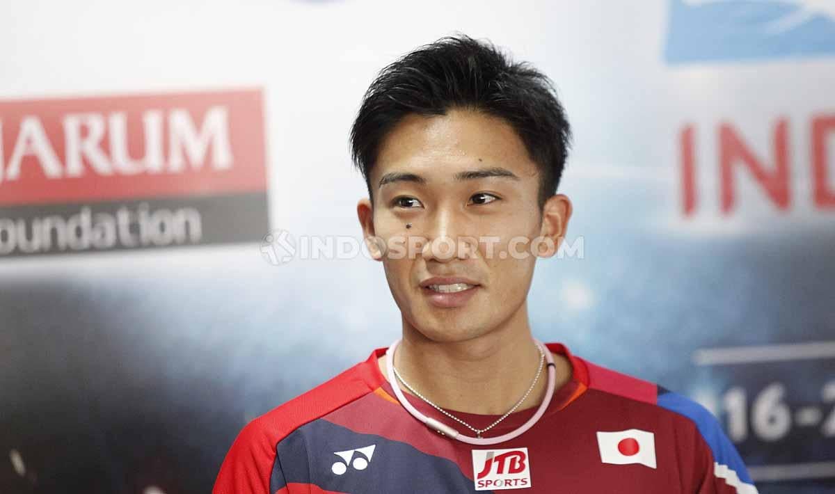 Tunggal putra Jepang Kento Momota, pada sesi jumpa pers top atlet luar negeri jelang Indonesia Open 2019 di Media Center Istora Senayan, Senin (15/07/19). Foto: Herry Ibrahim/INDOSPORT - INDOSPORT
