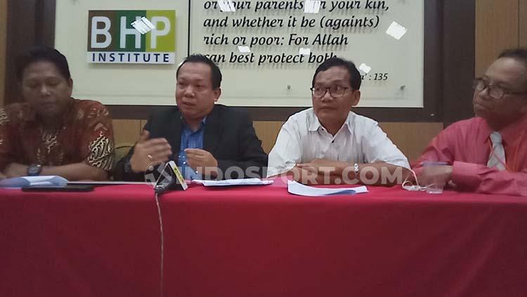 Mantan Manajer Sriwijaya FC periode 2017-2018, Ucok Hidayat, melalui kuasa hukumnya BHP Law Firm pengembalian uang sebesar Rp12,4 miliar.