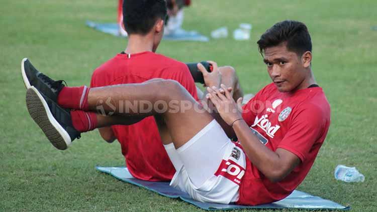 Gelandang Bali United, Ahmad Agung Setiabudi, berlatih menjelang laga Liga 1 2019. Foto: Nofik Lukman Hakim/INDOSPORT
