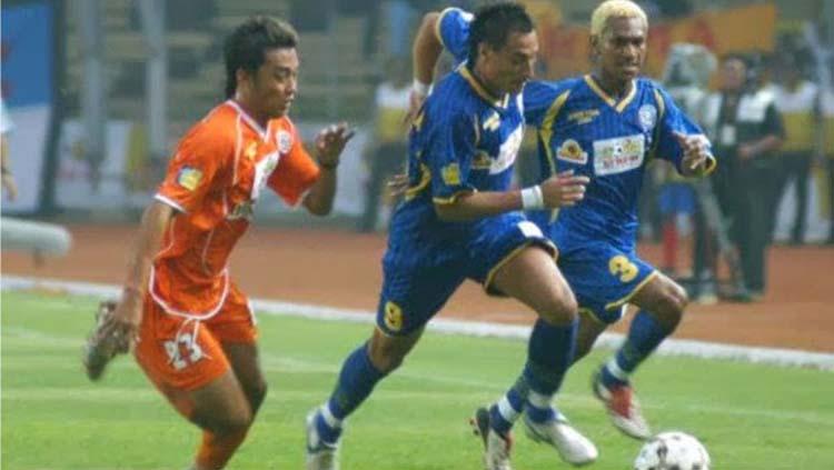 Final Piala Indonesia 2005 antara Persija dan Arema. - INDOSPORT