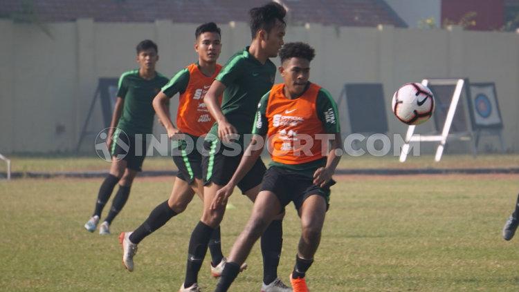 Pemain Timnas Indonesia U-19 saat latihan di Lapangan Jenggolo beberapa pekan yang lalu. - INDOSPORT