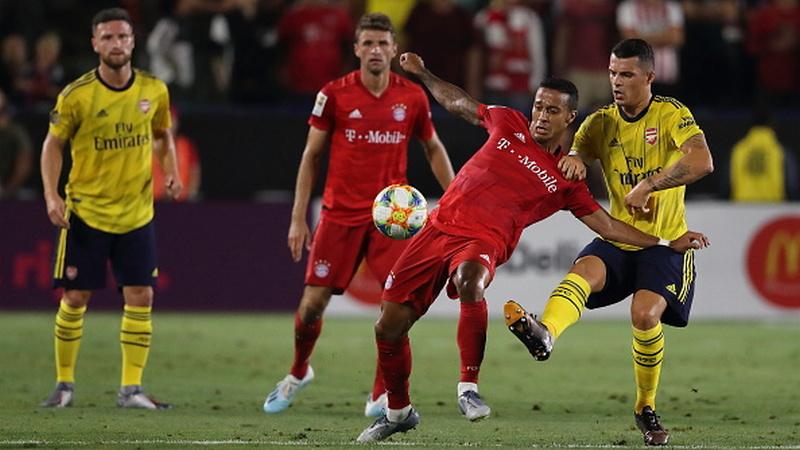 Gelandang Bayern Munchen, Thiago Alcantara dijaga pemain Arsenal di ICC 2019 - INDOSPORT