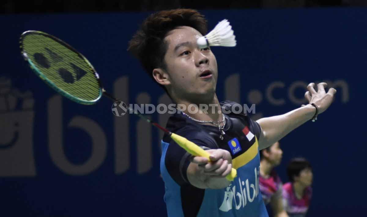 Ganda putra Indonesia, Kevin Sanjaya/Marcus Fernaldi menunjukkan skill menawan yang membuat lawannya pasangan China, Li Junhui/Liu Yuchen, melongo seolah tak percaya. Foto: Herry Ibrahim/INDOSPORT