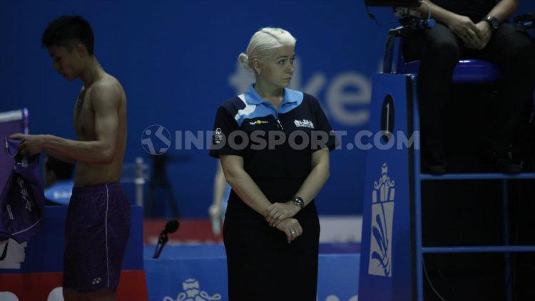 Wasit bulutangkis cantik asal Estonia, Iris Metspalu. Copyright: Herry Ibrahim/INDOSPORT