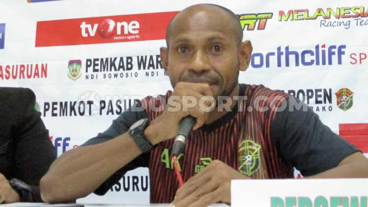 Pelatih Persewar, Elie Aiboy. Copyright: Ian Setiawan/INDOSPORT