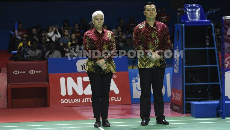 Iris Metspalu jadi salah satu wasit yang mengenakan batik di Indonesia Open 2019.