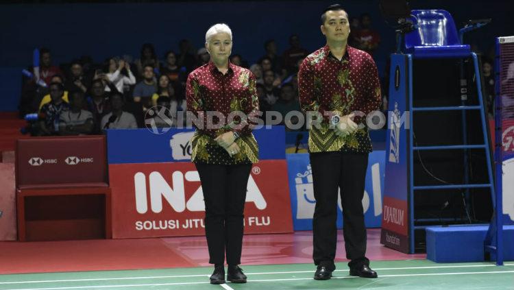 Iris Metspalu jadi salah satu wasit yang mengenakan batik di Indonesia Open 2019. - INDOSPORT