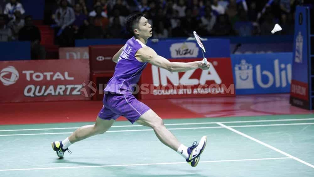 Tunggal putra Taiwan, Chou Tien Chen berhasil menjadi juara sektor tungga putra Indonesia Open 2019 usai mengalahkan tunggal Denmark di babak final dengan skor 21-18, 24-26 dan 21-15 di Istora Senayan, Minggu (21/07/19). Foto: Herry Ibrahim/INDOSPORT - INDOSPORT