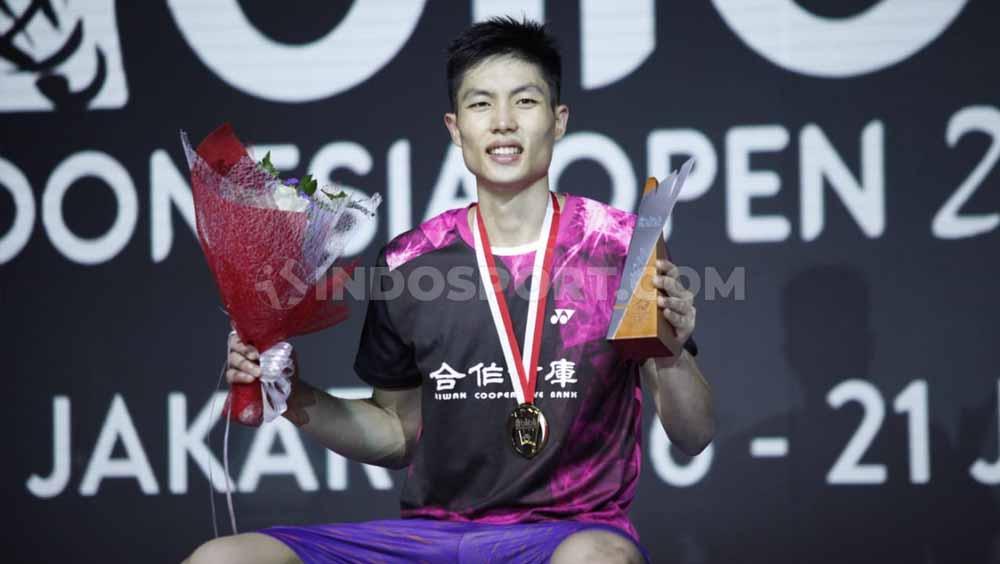Tunggal putra Taiwan, Chou Tien Chen saat berhasil menjadi juara sektor tungga putra Indonesia Open 2019 usai mengalahkan tunggal Denmark di babak final dengan skor 21-18, 24-26 dan 21-15 di Istora Senayan, Minggu (21/07/19). Foto: Herry Ibrahim/INDOSPORT