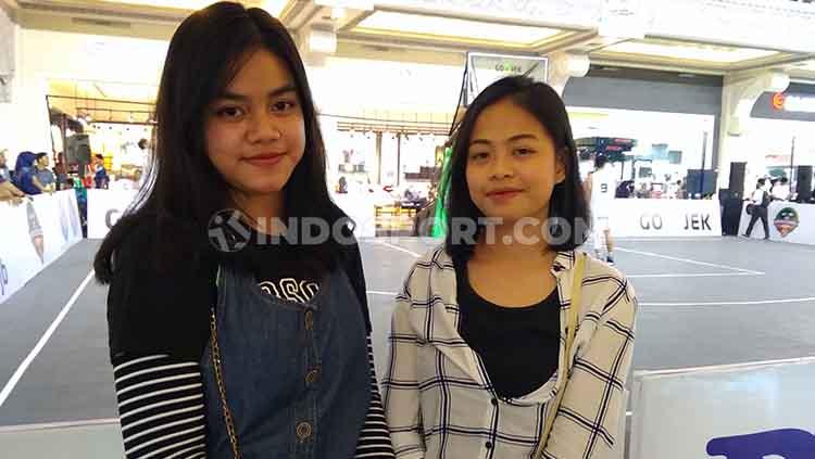 Elen dan Jovanda merupakan dua wanita yang menonton IBL Gojek 3x3 seri Yogyakarta.