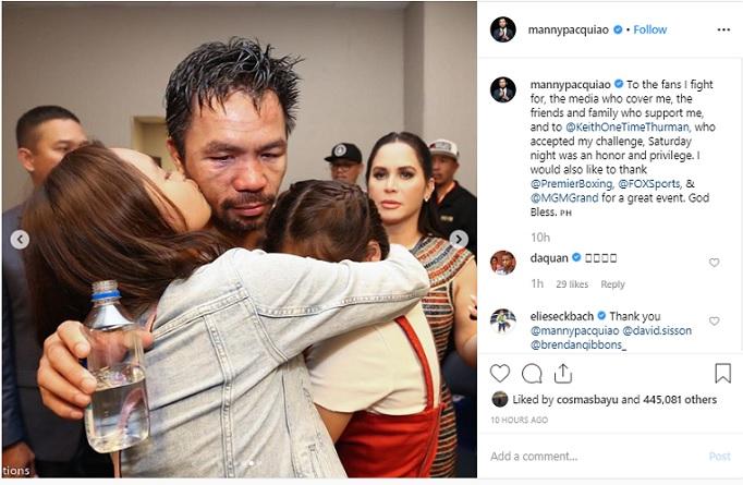 Momen Manny Papcquiao saat dipeluk istri dan kedua putrinya usai merebut gelar juara WBA dari Keith Thurman, Minggu (21/07/19) Copyright: Instagram/Manny Pacquiao