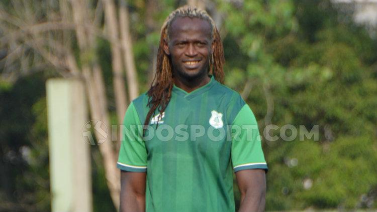 Pemain naturalisasi PSMS Medan, Mohamadou Al Hadji. (Foto: Aldi Aulia Anwar/INDOSPORT)