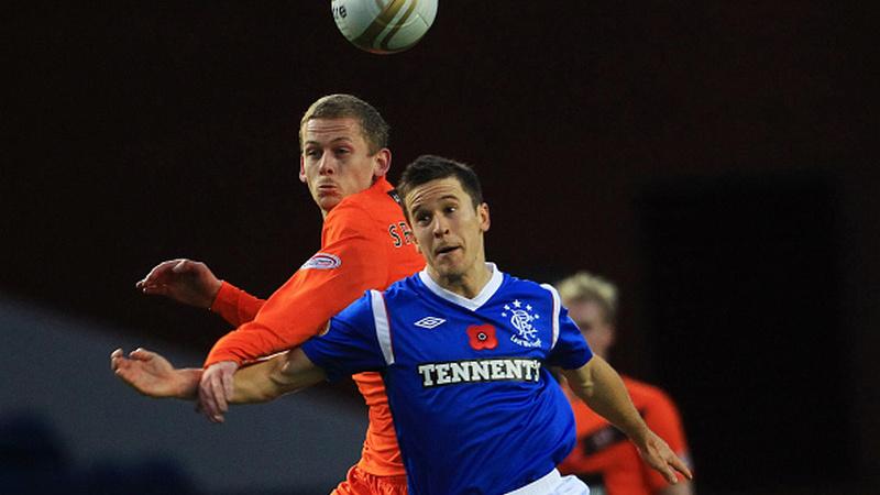 Matt McKay (depan) saat masih memperkuat Glasgow Rangers.