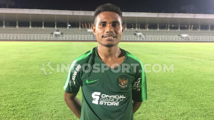 Indosport - Krismon Wombaibobo, pemain Timnas Indonesia U-23 dari Persewar.
