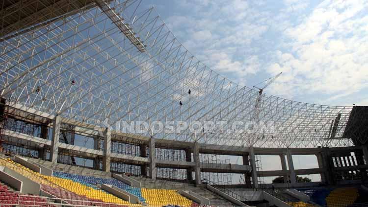 Atap Stadion Manahan Solo.