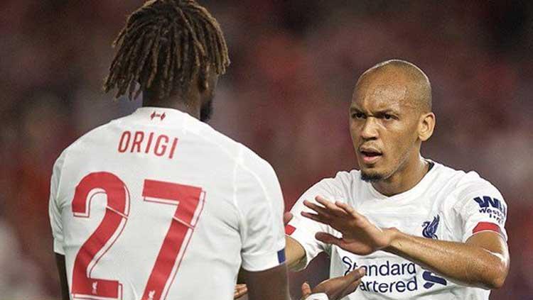 Divock Origi dan Fabinho saat membela Liverpool di laga pramusim melawan Sporting Lisbon. Copyright: Twitter.com/liverpoolfc