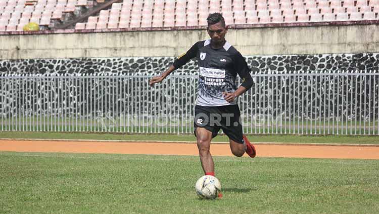 Setelah didepak Persipura, Valentino Telaubun dikabarkan bergabung dengan Sriwijaya FC. - INDOSPORT