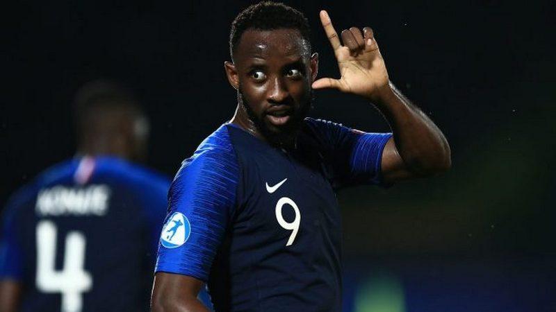Klub Liga Inggris, Manchester United, makin percaya diri bisa mendatangkan striker Olympique Lyon, Moussa Dembele, di musim panas mendatang.