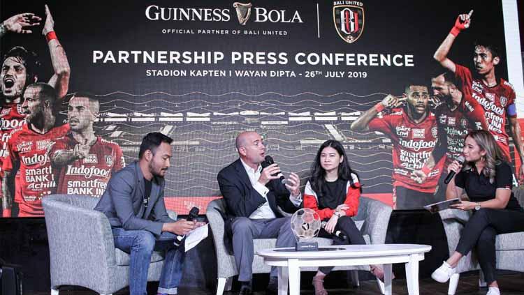 Acara perkenalan Guinness Bola sebagai sponsor resmi Bali United di Bali United Cafe, komplek Stadion Kapten I Wayan Dipta, Gianyar, Jumat (26/07/2019). Foto: Media Bali United Copyright: Guinness Bola