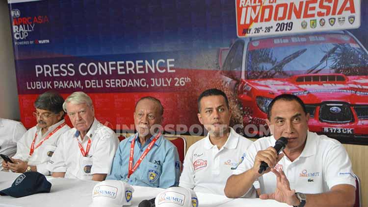 Gubernur Sumut Edy Rahmayadi didampingi Wakilnya Musa Rajekshah dan perwakilan FIA dalam temu pers di Lubuk Pakam, Deli Serdang, Jumat (26/7/2019).