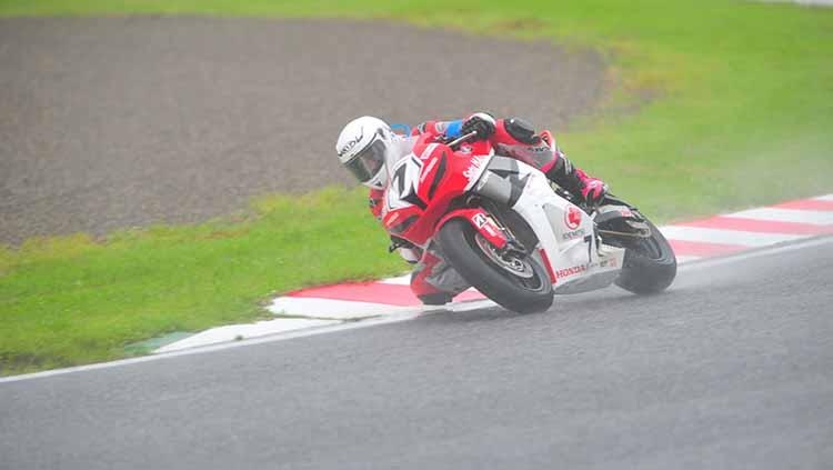 Irfan Ardiansyah memastikan Indonesia kembali berkibar di Zhuhai International Circuit, pada balapan kedua putaran kelima Asia Road Racing Championship. Foto: Astra Honda Racing Team.