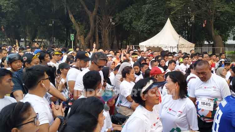 Aktris Indonesia Nirina Zubir juga tampak hadir di acara Olympic Day Run.