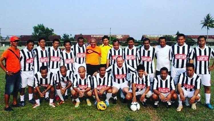 Jairo Matos (jongok) bersama Harimau Tapanuli. Copyright: Instagram/@bolahita