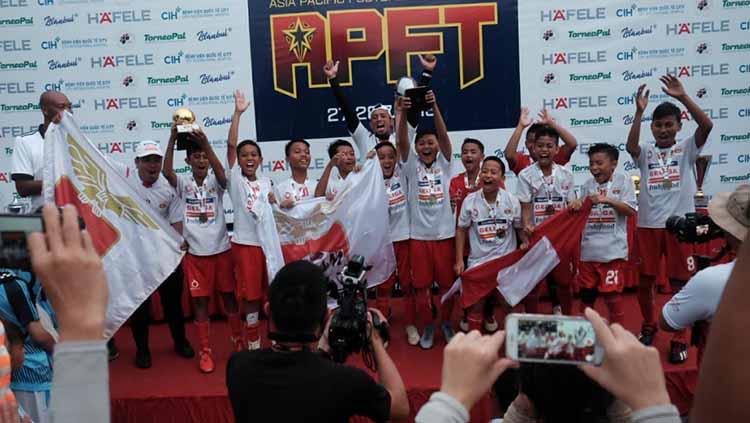 Akademi Sepakbola Tangsel Muda (ASTAM) bawa Indonesia juara Asian Pacific Football Tournament di Vietnam. Foto: Dok Pribadi - INDOSPORT