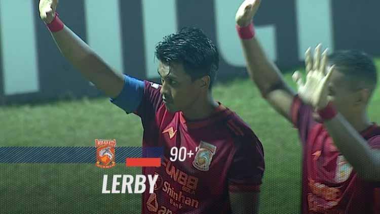 Akun media sosial Instagram resmi Liga 1 2019 tak menjelaskan detail waktu kala Lerby Eliandry mencetak gol pada laga Persela Lamongan vs Borneo FC, Senin (29/07/19). Copyright: Instagram/@liga1match