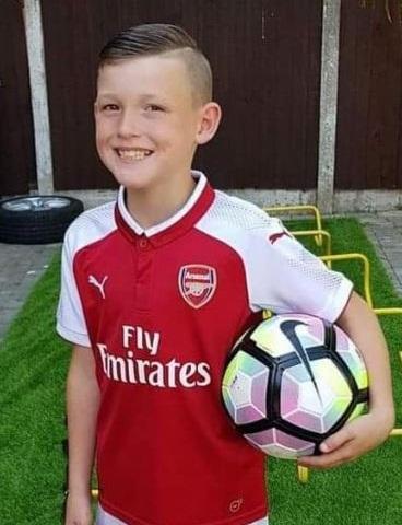 Petro Dixon, bocah cilik penggemar Arsenal yang meninggal dunia usai bermain rugby. Foto: MEN Media. Copyright: MEN Media