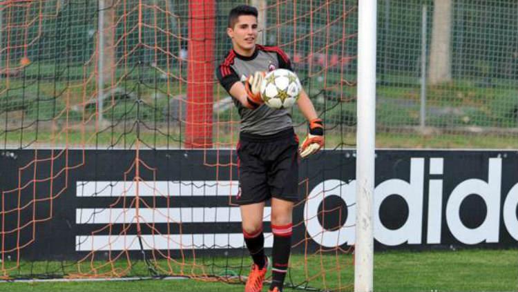 Riccardo La Ferrara saat membela AC Milan muda.