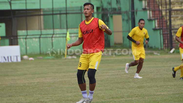 Pemain Sriwijaya FC, Yongki Aribowo, saat melakukan Official Training di Stadion Teladan, Medan