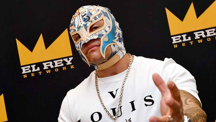 Rey Mysterio nampaknya menjalani hidup cukup penuh kesulitan karena kariernya sebagai pegulat WWE SmackDown. - INDOSPORT
