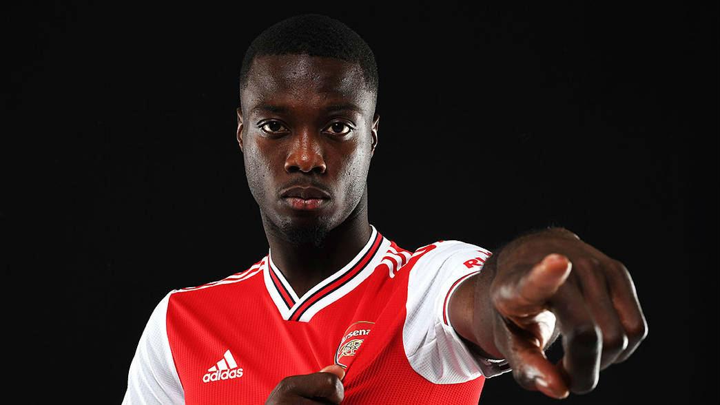 Nicolas Pepe berseragam Arsenal. Copyright: arsenal.com