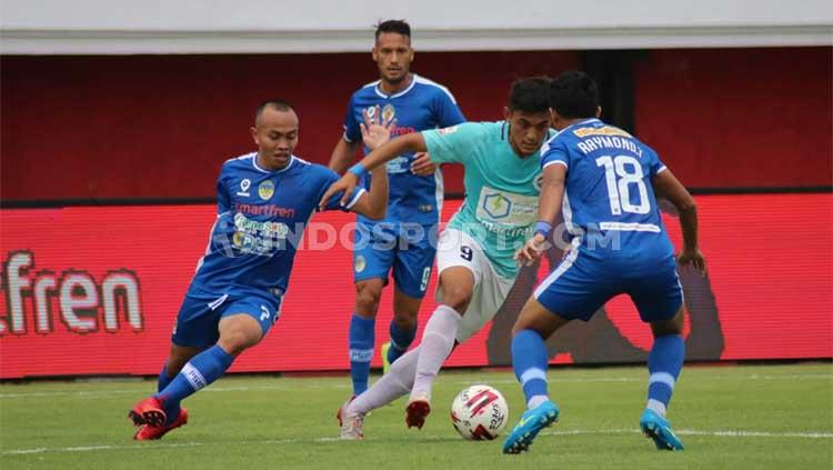 Pertandingan Sulut United vs PSIM Yogyakarta pada Liga 2 2019 pekan ke-9 di Stadion Kapten I Wayan Dipta Gianyar, Sabtu (03/08/19). Copyright: Nofik Lukman Hakim/INDOSPORT