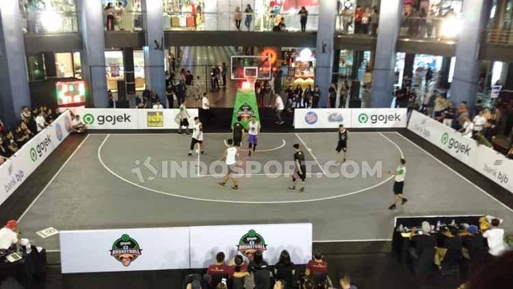 Potret momen salah satu laga dalam IBL Gojek 3X3 Seri Jakarta, Sabtu, (03/08/19).