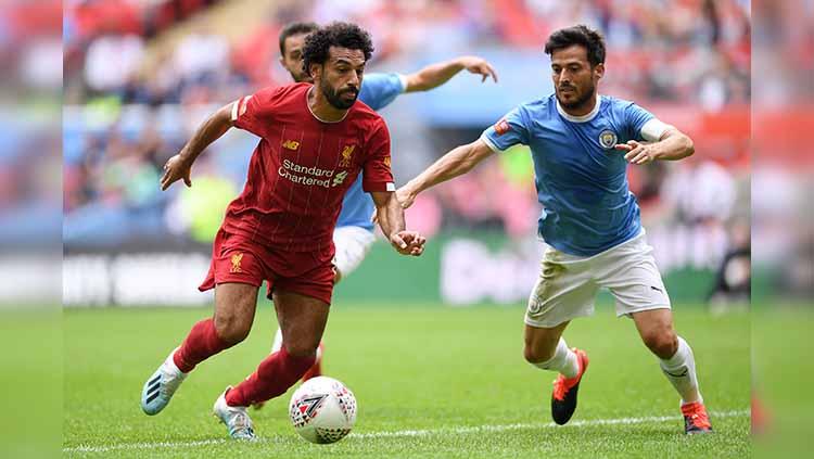 David Silva berusaha menggagalkan aksi Mohamed Salah. Laurence Griffiths/Getty Images Copyright: Laurence Griffiths/Getty Images
