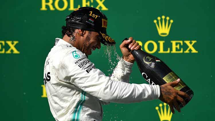 Lewis Hamilton berhasil keluar sebegai juara Formula 1 di GP Hungary. Copyright: Dan Mullan/Getty Images