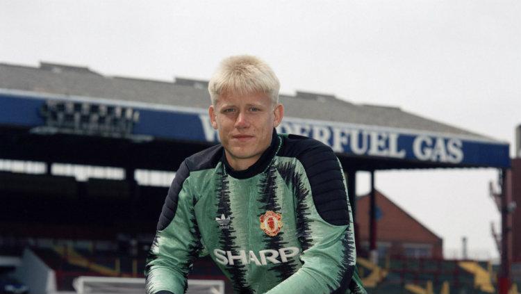 Peter Schmeichel di hari perkenalannya bersama Manchester United (06/08/91)