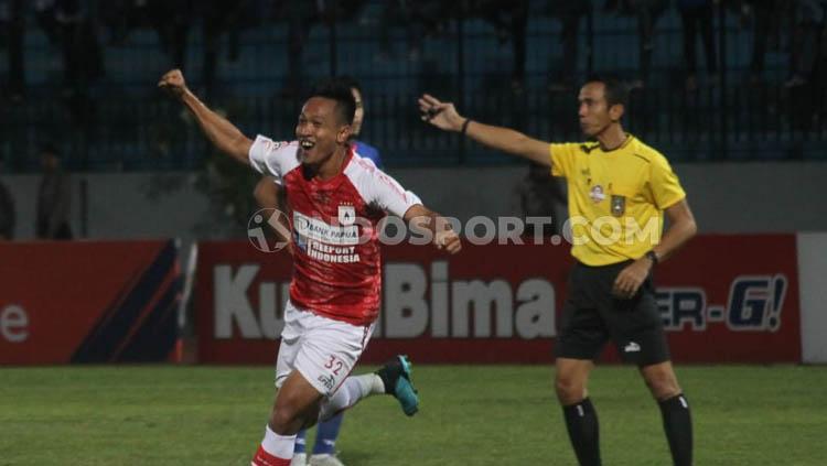 Selebarsi gol gelandang Persipura Jayapura Muhammad Tahir ke gawang PSIS Semarang, Selasa (06/08/19).