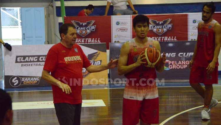 Tim Indonesia Selection melakukan latihan di GOR Angkasa Lanud, Medan, Selasa (06/08/2019) sore. Foto: Aldi Aulia Anwar/INDOSPORT