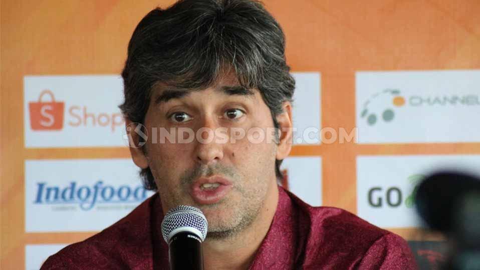 Pelatih Bali United, Stefano Cugurra Teco.