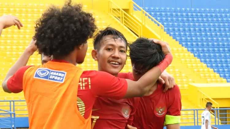 Selebrasi penggawa Timnas Indonesia U-18 usai membantai Timor Leste dengan skor 4-0. - INDOSPORT