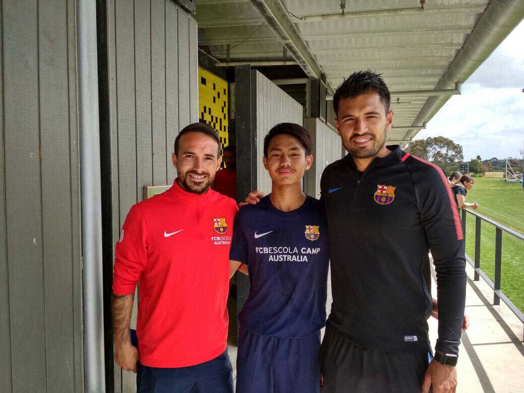 Emir Eranoto bersama pelatih Barcelona. Copyright: Dokumen pribadi Emir Eranoto