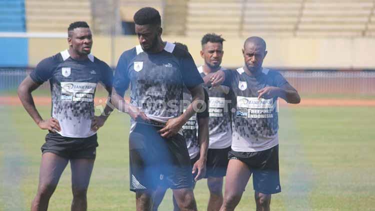 Manajemen klub Liga 1 Persipura Jayapura dipastikan tidak memperpanjang kontrak duo pemain asingnya, yakni Mamadou Samassa dan Ibrahim Conteh.