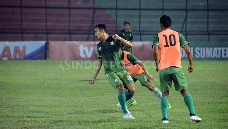 Skuat PSMS Medan berlatih di Stadion Teladan, Medan, Minggu (11/08/2019) malam. Foto: Aldi Aulia Anwar/INDOSPORT Copyright: Aldi Aulia Anwar/INDOSPORT